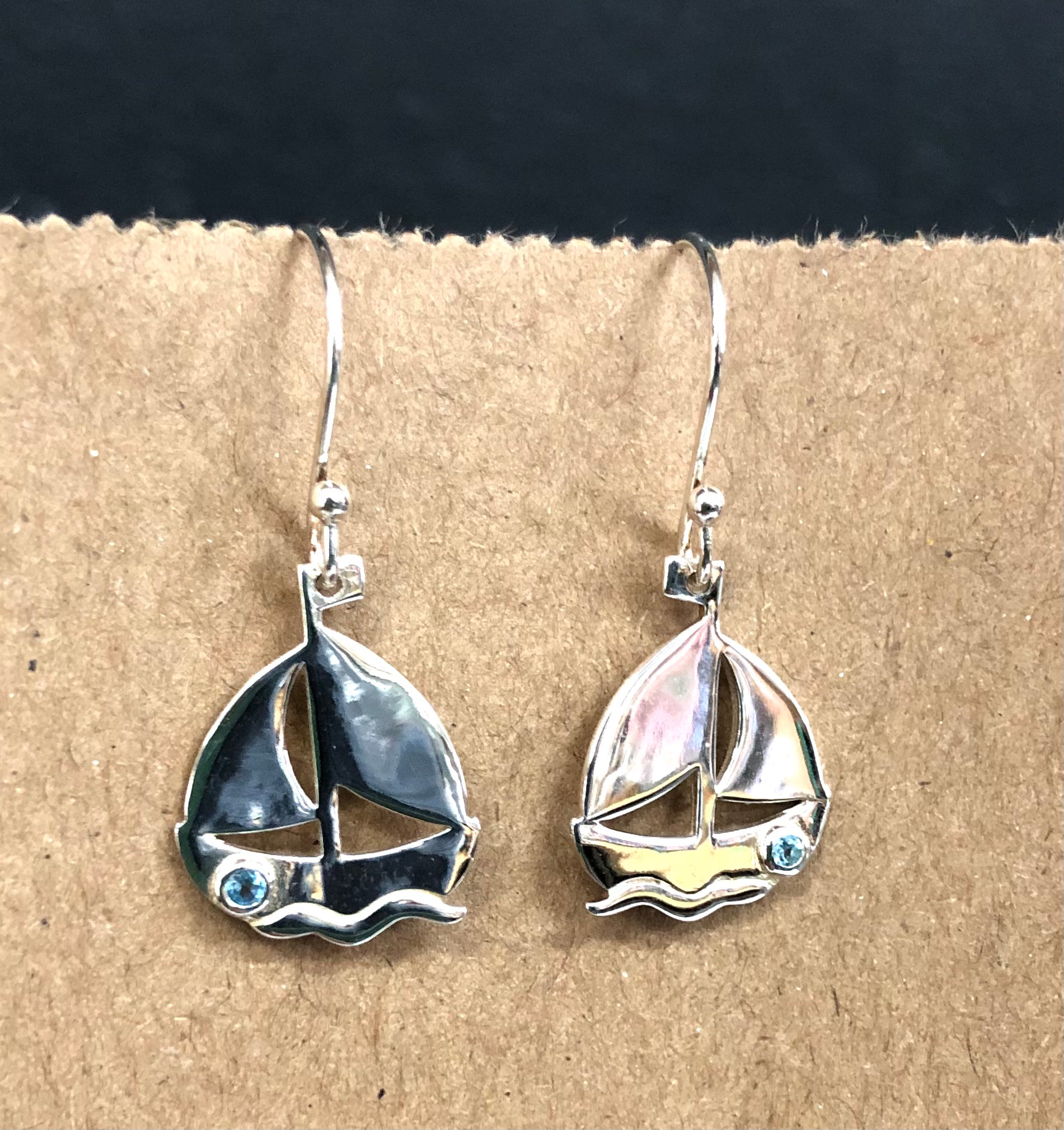 Sail boat earrings Ai